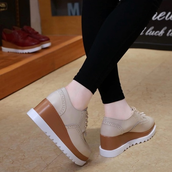 Saddle Shoes White and Beige Wedge Heels With Tassels Size 6 - Picture 4 of 7